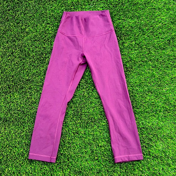 lululemon athletica Pants - Like New Lululemon Wunder Under Crop Leggings